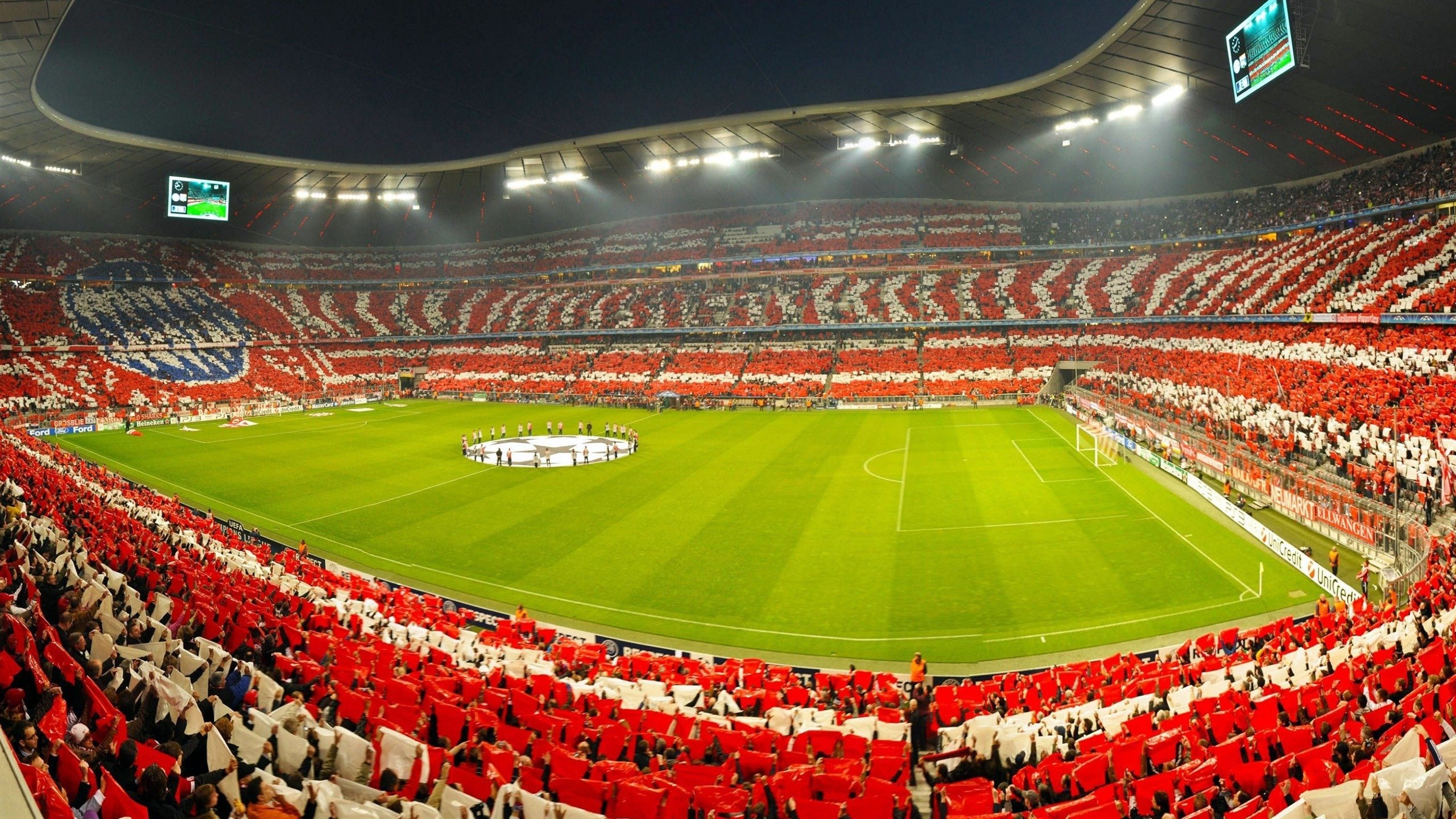 德甲主场氛围火爆,球迷投入热情高涨,德甲所有队伍